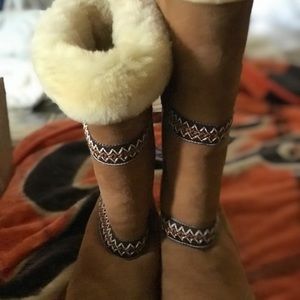 Ugg Boots Woman’s size 9 New worn 2 times